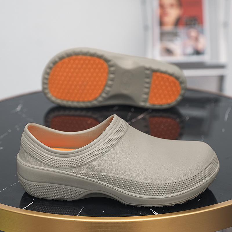 Nicht poröse Lochschuhe Herren rutschfeste verschleißfeste Gummi Arbeitsschuhe Hotel Kantine Restaurant wasserdichte Kochschuhe Herren