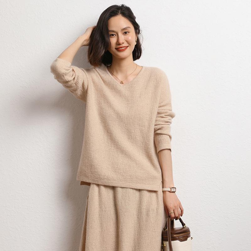 Korean Style Women's V-Neck Cashmere Pullover Sweater, 2023 New Loose Fit, Slimming & Flaw-Hiding Solid Color Knitwear