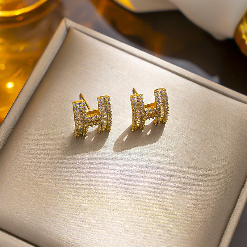 Koreanska Zirkon H-Bokstav Öra Kvinnlig Design Högkvalitativ Känsla Hängande Örhängen För Kvinnor Mode Lätt Lyx Smycken Gåvor