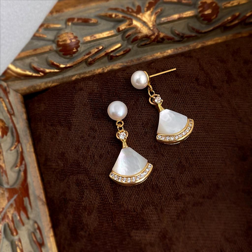 5A Grade Freshwater Pearl Fan-Shaped Mother-of-Pearl Earrings in 18k Gold