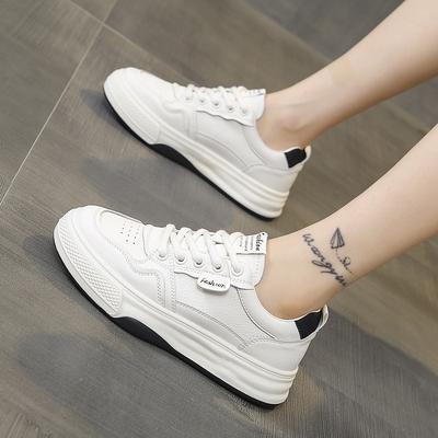 Plateau weiße Schuhe Damen 2025 Herbst neu vielseitig atmungsaktiv bequem Board Schuhe runde Spitze Studenten Sport- und Freizeitschuhe