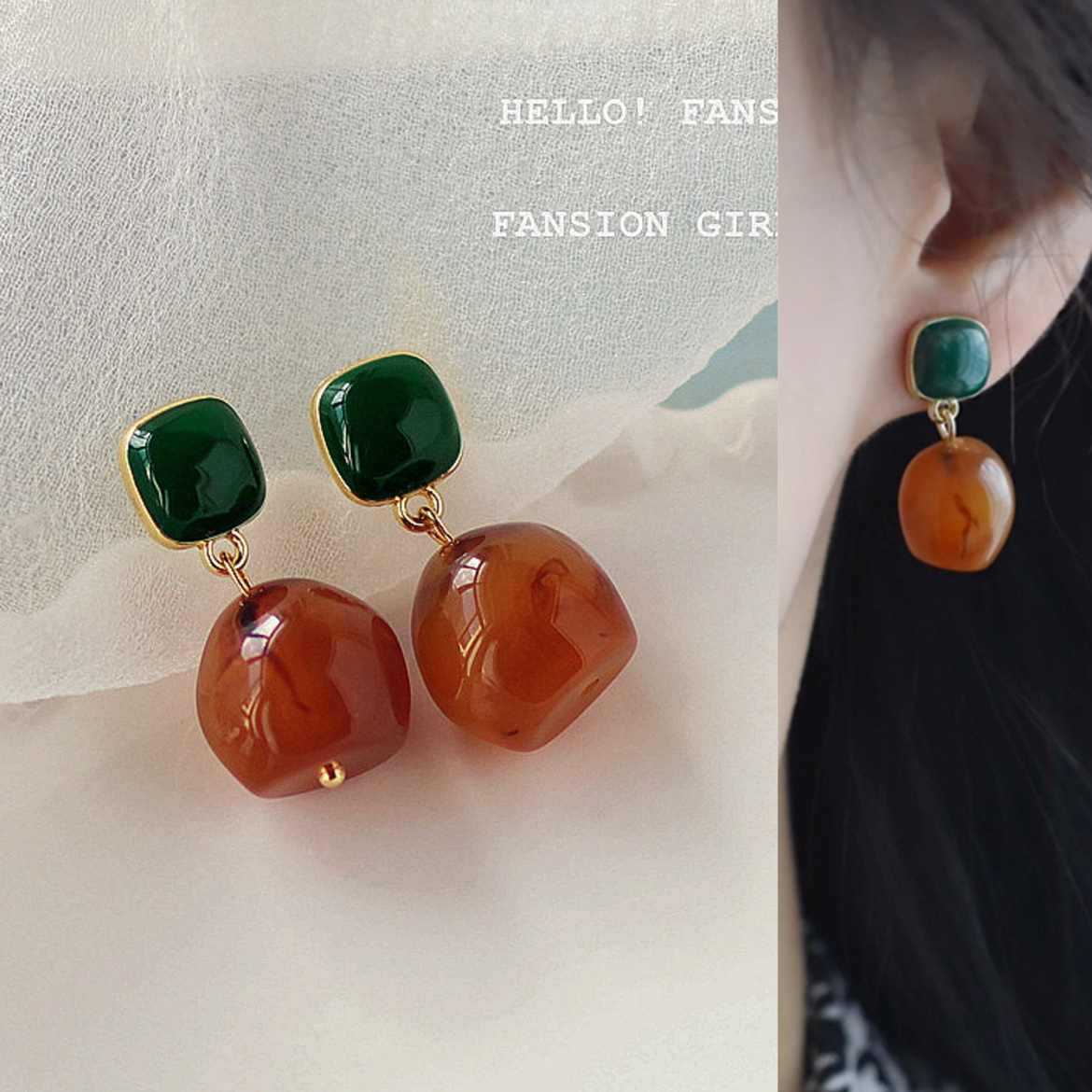 

Literary and retro earrings for women s new popular niche design sense, advanced antique court simple stud earrings for women