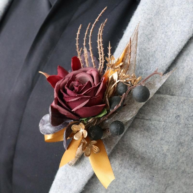 Elegantes staubiges Seidenrosen Ansteckblumen für Herren Set von 5 für Bräutigame und Trauzeugen Hochzeits-Abschlussball-Party-Zubehör