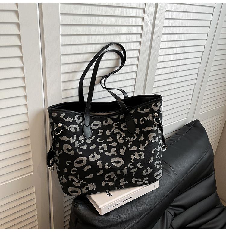 

Large-capacity handbag, female 2025 new model, student class versatile shoulder bag, go to work, commute tote bag