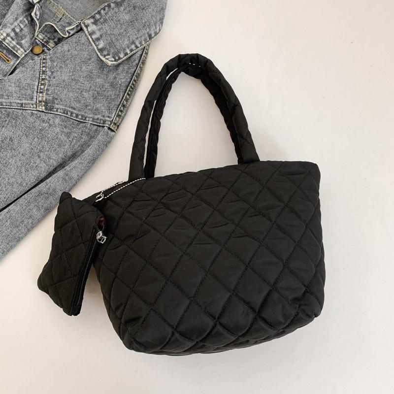 

Стильная черная студенческая сумка-тоут для студентов с просторным дизайном и мягким хлопковым материалом