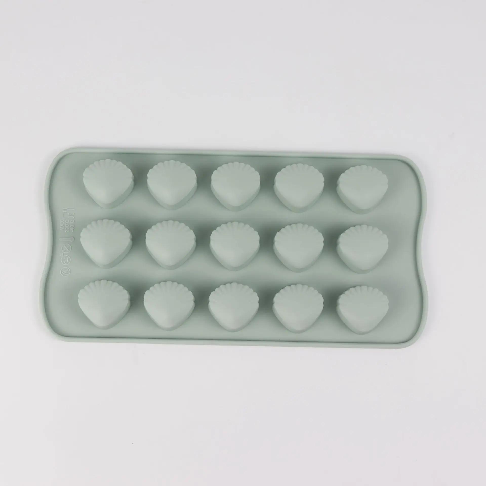

15pcs smiley face heart star flower robot shell DIY silicone candy chocolate mould baking kitchen accessories 1PC
