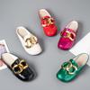 Verão feminino chinelo de salto baixo casual slides flip flop dedo do pé redondo design da marca corrente ouro fechado deslizamento em sapatos mulles