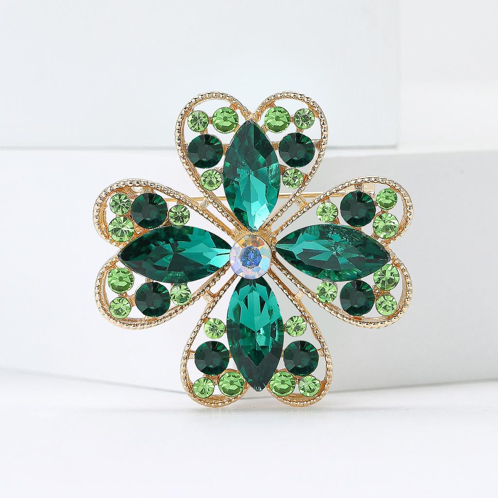 Stylish Rhinestone Hollow Four Leaf Clover Brooches for Women Plant Pin Event Party Backpack Decoration Clothes Accessories
