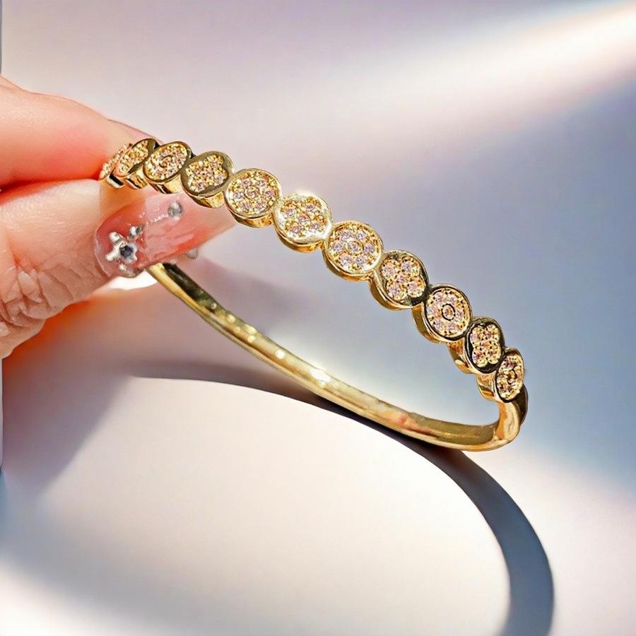 

Elegant European & American Floral Bracelet: Women s High-End Light Luxury, Hip-Hop Punk Style. золотий