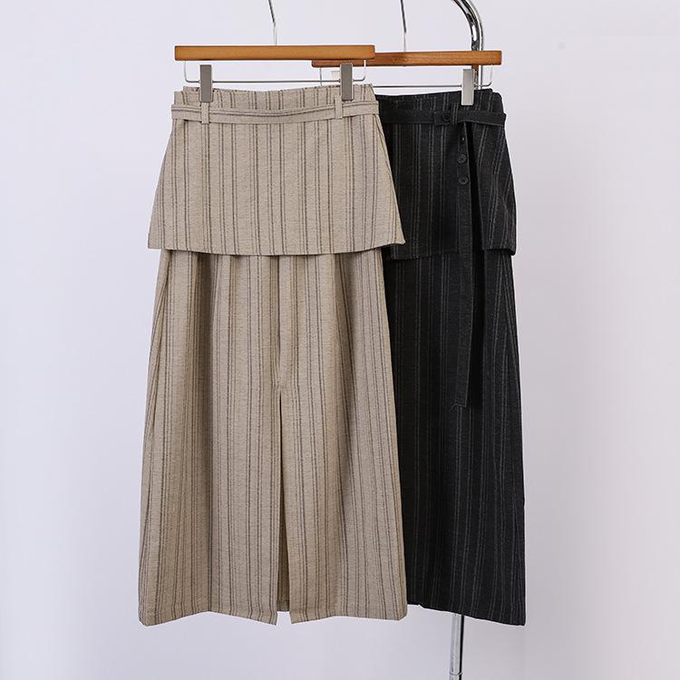 Jupe Rayée à Ceinture Fei Yuan: Design élégant avec fente arrière pour le début du printemps