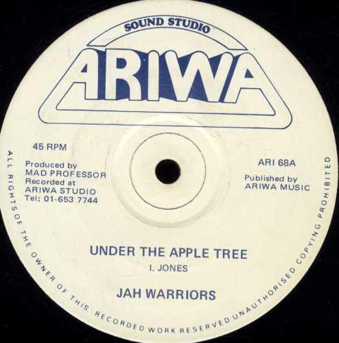 12-дюймовая пластинка JAH WARRIORS  Under The Apple Tree ARI68 Ariwa 1987 Ямайка Регги Ска Даб Б/у