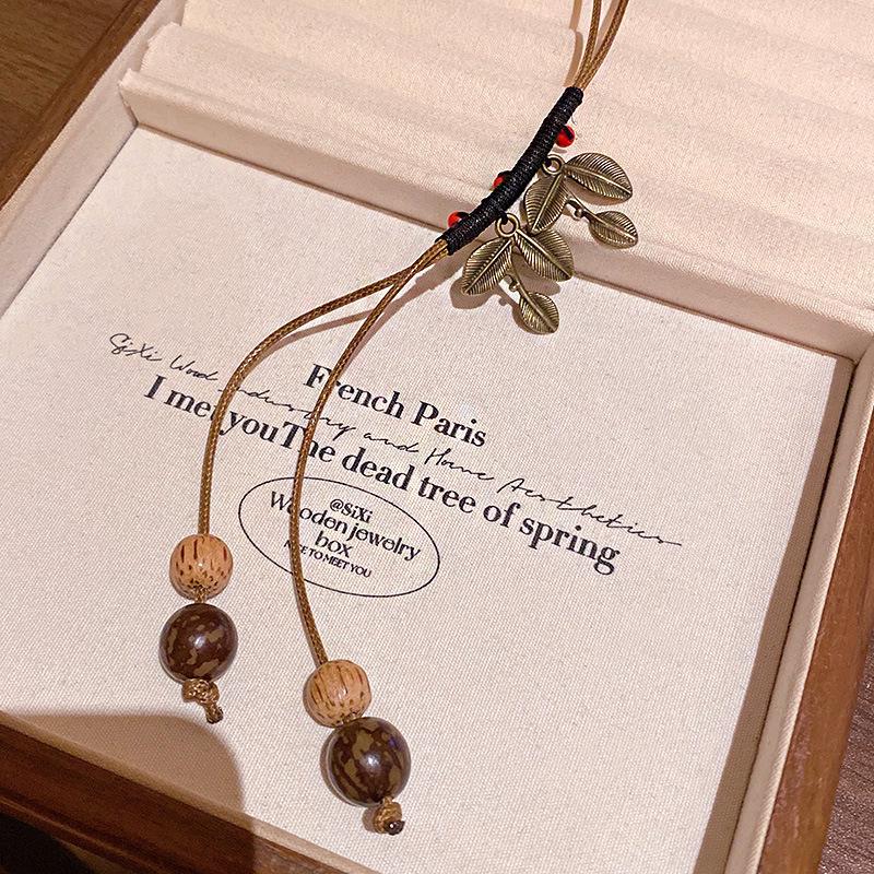 Retro Chinese Tassel Necklace: Unique Ethnic Style Women's High-End Clavicle Chain.