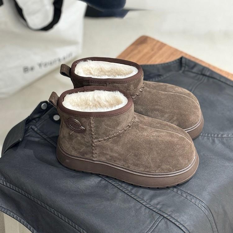 Tjockbottnade höjande snökängor dam 2025 vinter nya sammetsvarma halkfria fula storhövdade bomullskängor