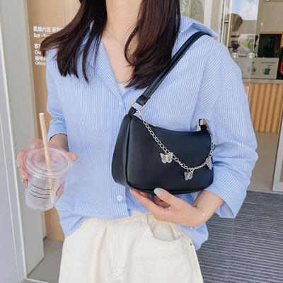 Sac sous les bras pour femme Sac à bandoulière uni avec motif chaîne papillon Sacs à main fourre-tout polyvalents Portefeuille Mode Cuir Hobo