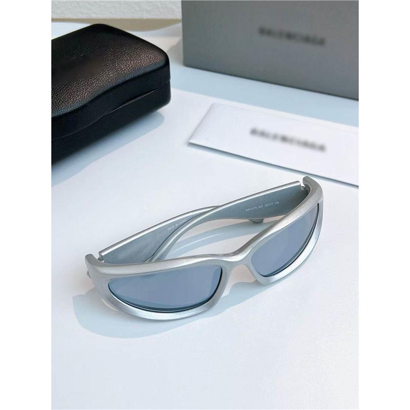 

Unisex Cyberpunk Futuristic Sunglasses Inspired by Kendall & Bieber Style Standard