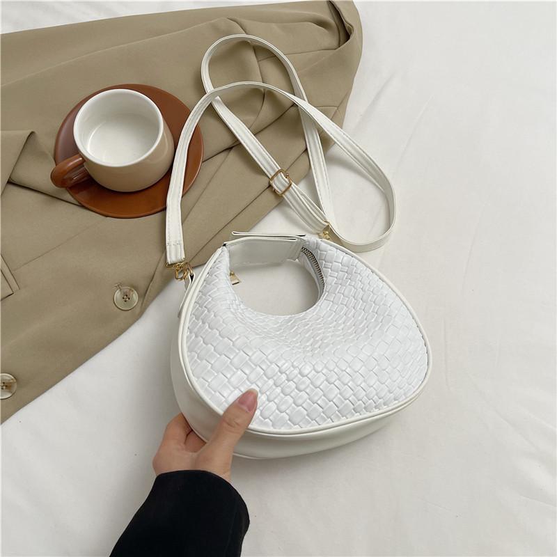 

New Summer 2025 Snake Leather Crescent Bag Women s Fashion Trend Foreign Style Hand Bag Simple Versatile Shoulder Bag білий