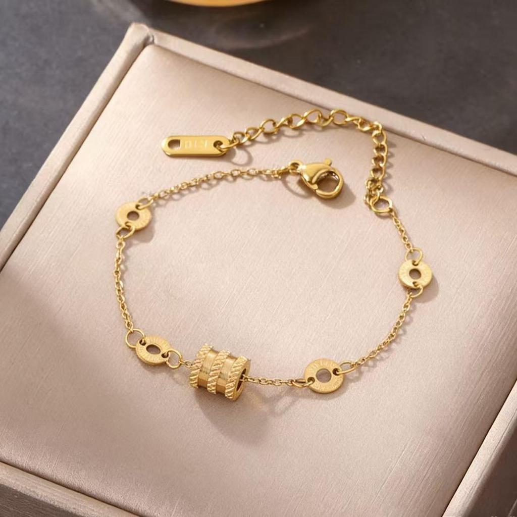Colorfast Korean-Japanese Titanium Steel Women's Bracelet - Versatile, Fashionable Hand Jewelry.