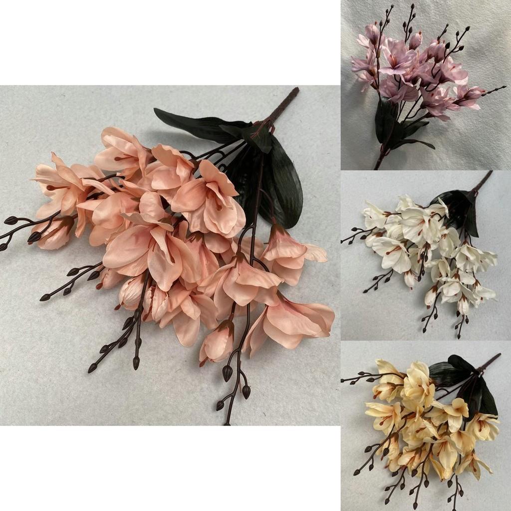 Lebensechter Magnolienstrauß für Hochzeitsdekorationen und Heiminnendesign