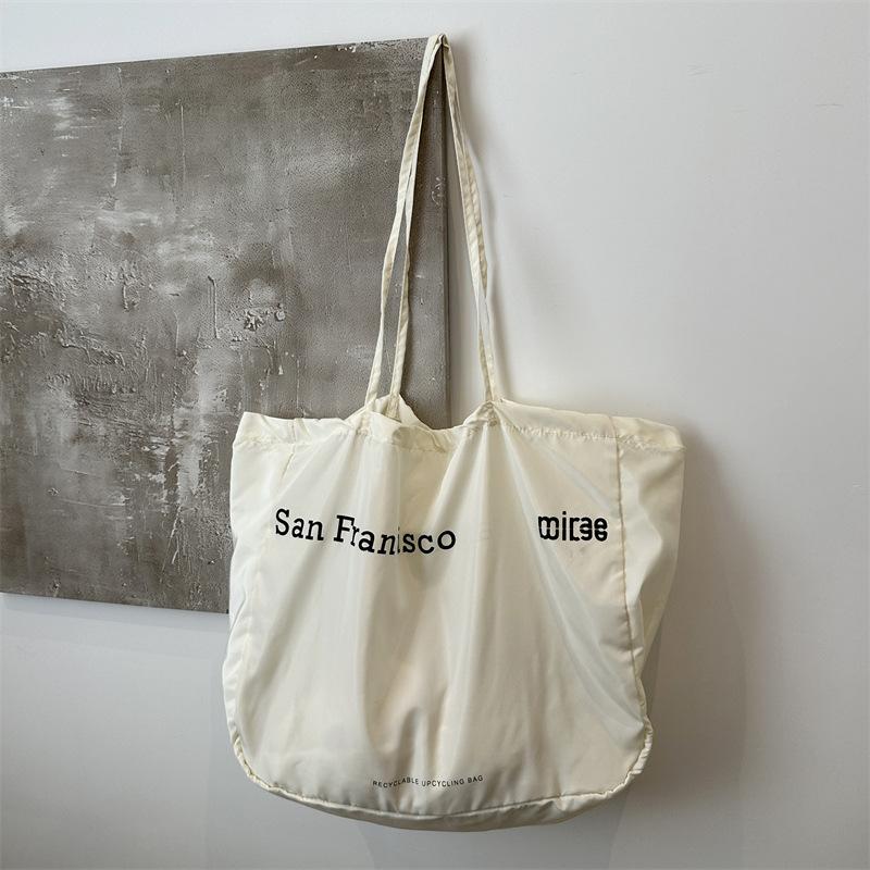 

Сумка-тоут нового стиля простого однотонного цвета с надписью большой вместимости бежевый