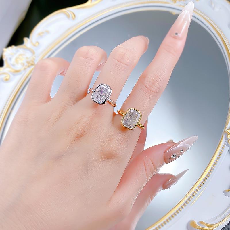 2025 S925 Silber 8x11mm Dicker Quadratischer Ring mit Weißer Eisblumen-Schliff, Zargenfassung und Hochkohlenstoff-Diamant