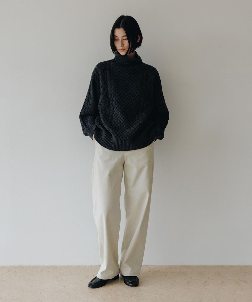 Beullaengkeulumumeon Cable Turtleneck Knit_Charcoal