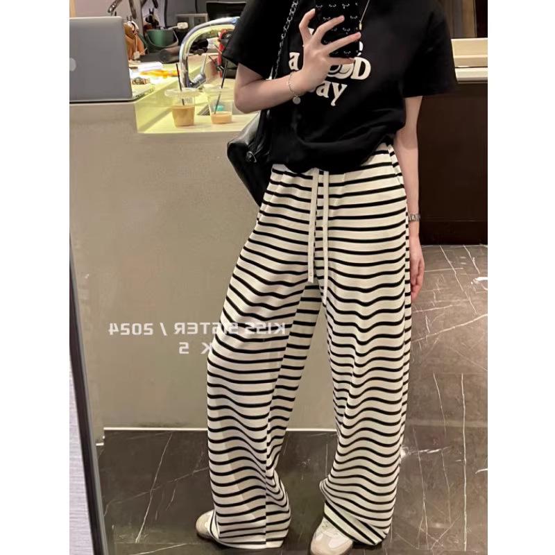 

Women s Black & White Striped Wide-Leg Pants - Casual, Loose-Fit, Perfect for Spring & Autumn. M