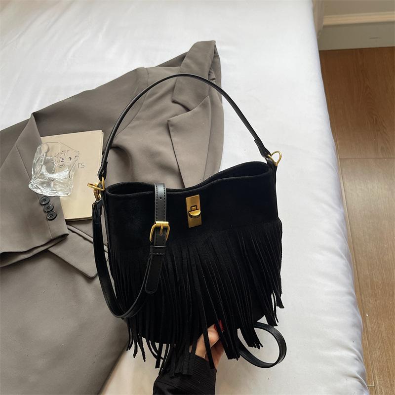 

Богемная ретро сумка с бахромой женская 2025 новая в иностранном стиле модная на плечо этнический стиль дорожная сумка-мессенджер женская сумка чёрный