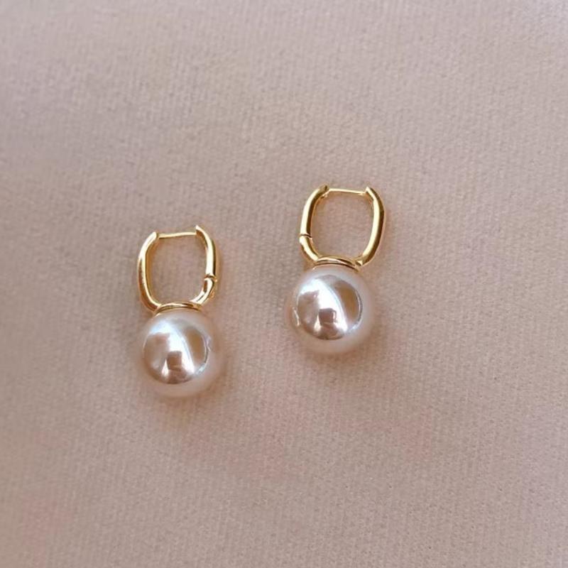 Simple Versatile Strong Light Pearl Earrings Female Temperament Ear Buckle Light Luxury Design Senior Fashionable and Versatile Earrings