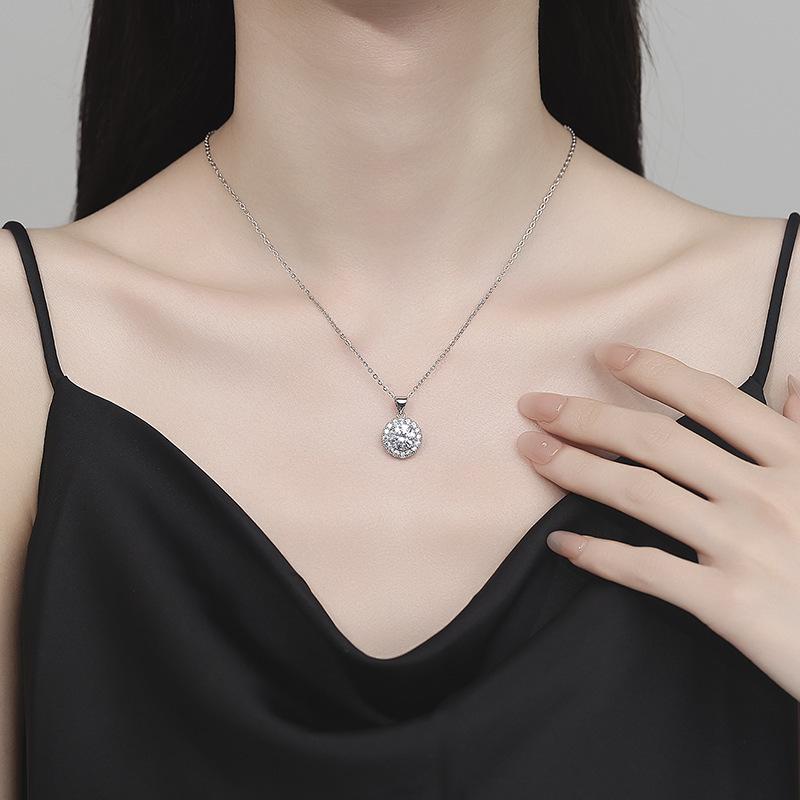 Women’s Eight Hearts Eight Arrows Zircon Pendant Necklace, 1 Carat, Round Design.
