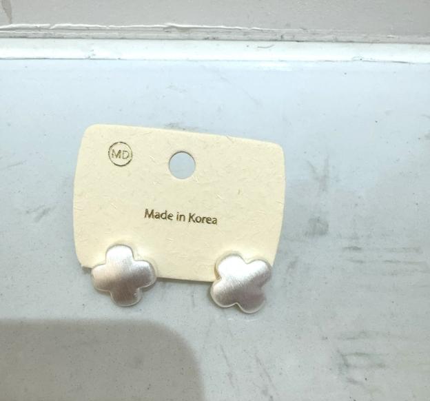 

Женские элегантные металлические серьги высокого класса, противоскользящий дизайн «лист-трава» с матовой отделкой, крутой стиль для осени-зимы, для лета-весны 1.5*1.5cm серебряный