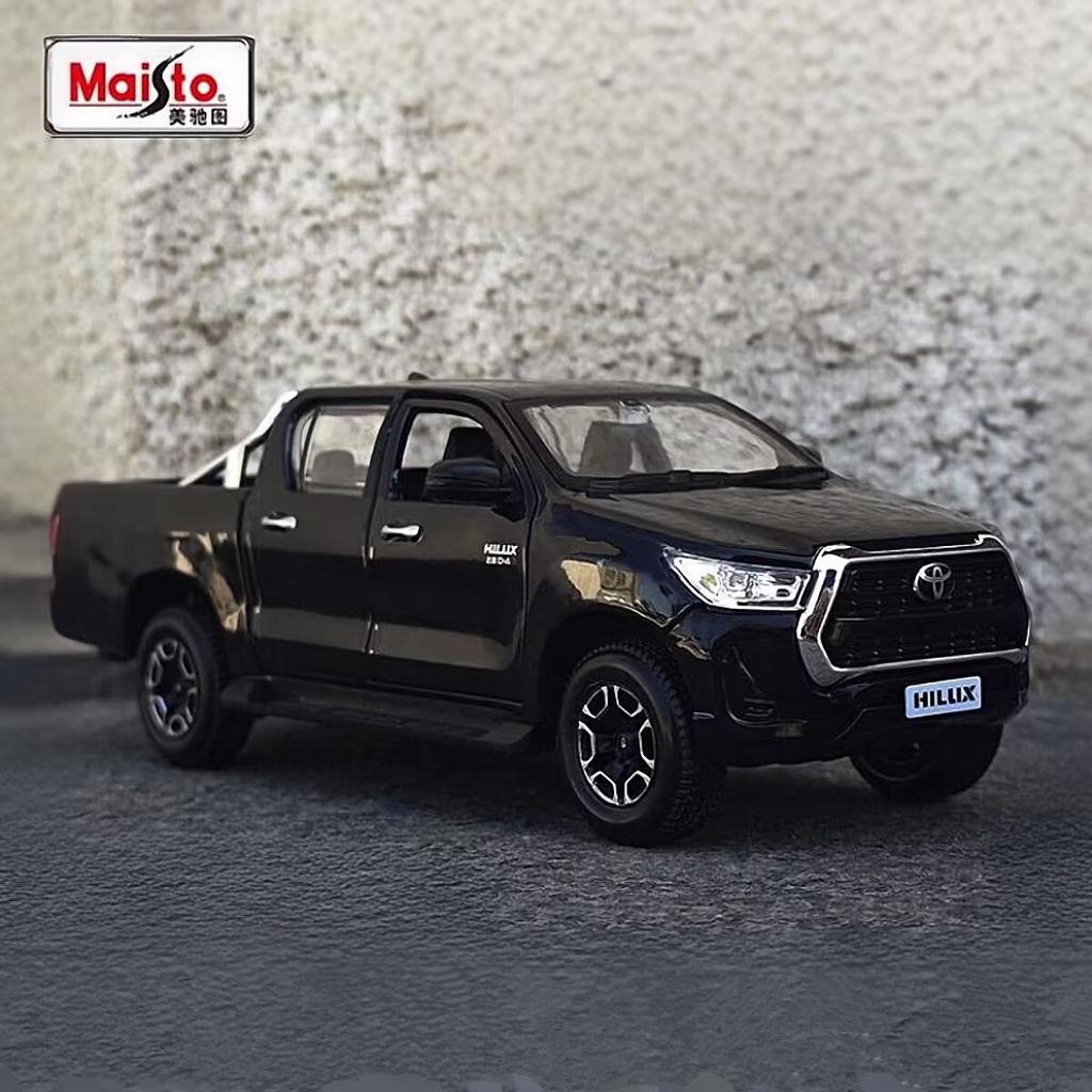 VLZH5 Maisto 1:27 TOYOTA Hilux Pickup Alloy Car Model Diecasts Metal Off-road Vehicles Car Model Simulation Collection Kids Toys Gifts