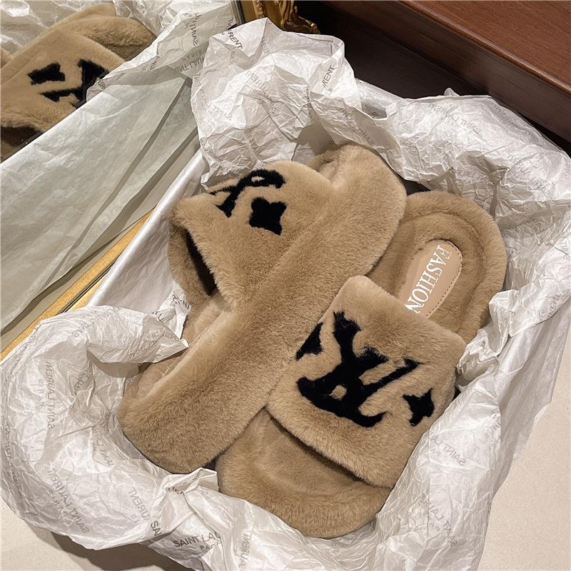 This year, soft-soled thick-soled fluffy slippers are popular for women's autumn and winter new fashionable and versatile casual outer cotton slipper