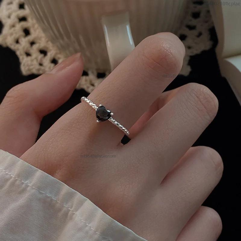 Trendy Black Rhinestones Heart Silver Color Twist Metal Charms Rings For Women Party Adjustable Ring Elegant Jewelry Gift