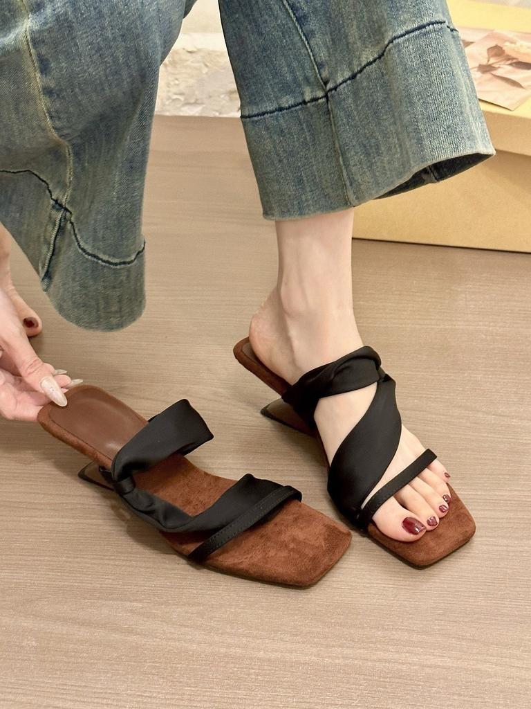 Retro Spice Girl Style! Square Head Suede Word with Slope Heel Sandals Female Summer Wrap with Open-toed Sandals
