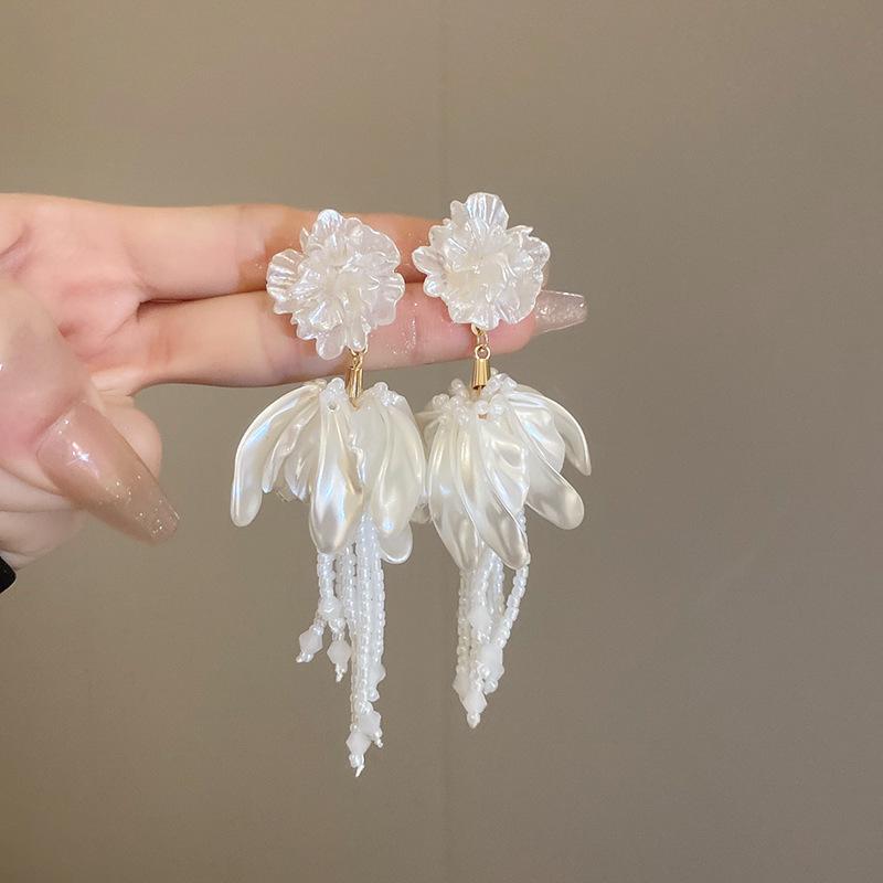 Atmosphere Silver Needle Flower Tassel Earrings - Elegant Studs for Women
