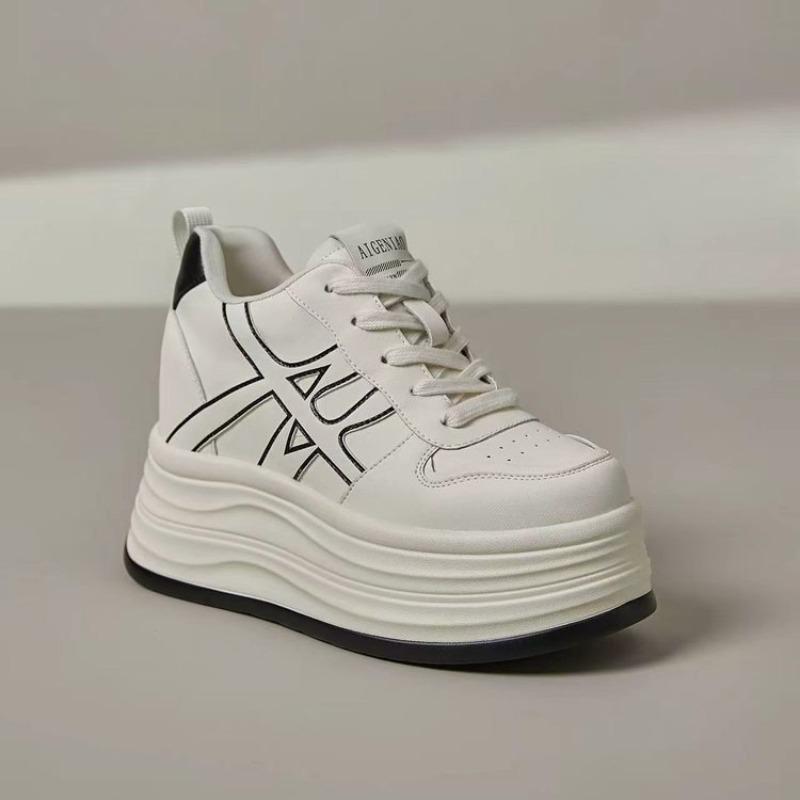 

Retro versatile casual little white shoes women s autumn new national tide color matching design sense niche breadboard shoes women 39