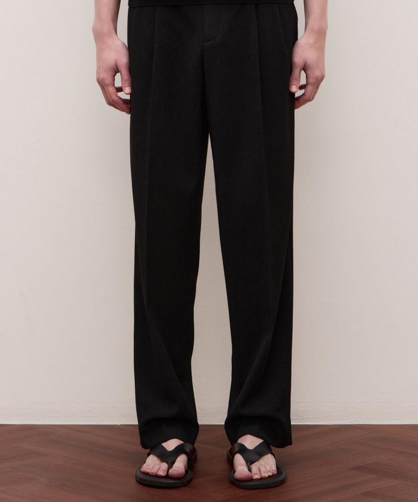 Jilseutyueoteunyuyogmaen Relaxed Double-Pleat Tapered Pants - Black (Jnpa6B522Bk)
