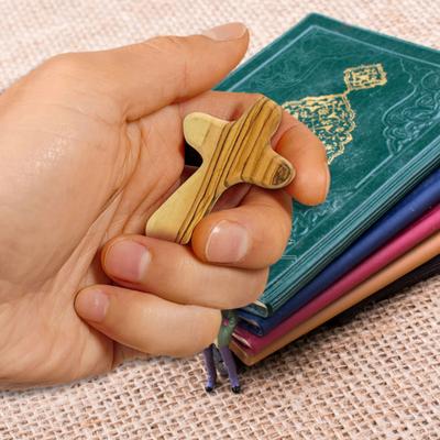Wooden Cross Decoration Cross My Heart Emotional Support Pocket Hug Handheld Cross Men Women Faith Prayer Encouragement Gift