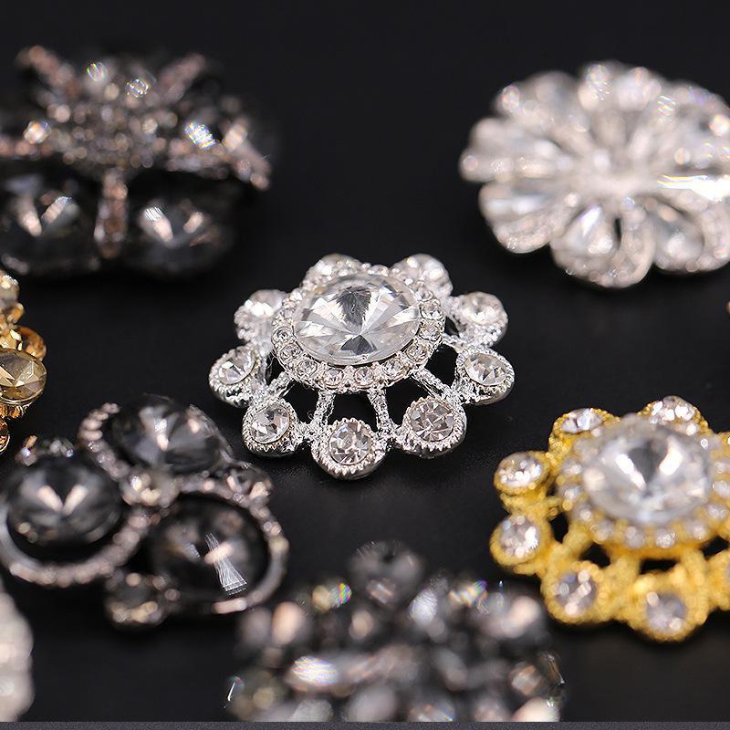 Damskie ekskluzywne czarne modne metalowe guziki z futra norek z wzorem płatków ze strasów