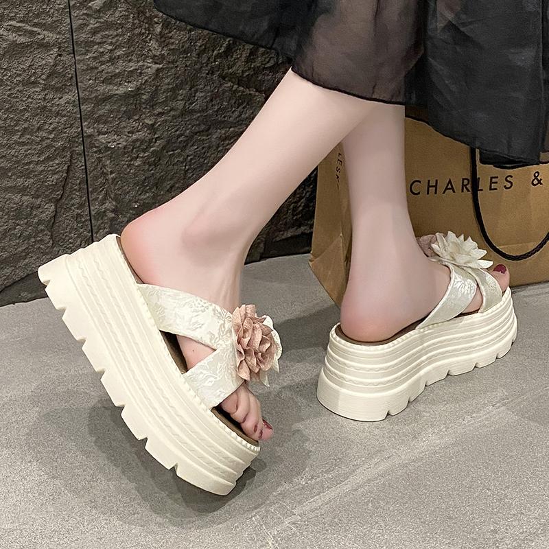 Fashion High Heel Beach Slippers Women Outdoor Wear Thick Bottom Platform Sandals Summer Floral Slippers EVA Material Korean Style