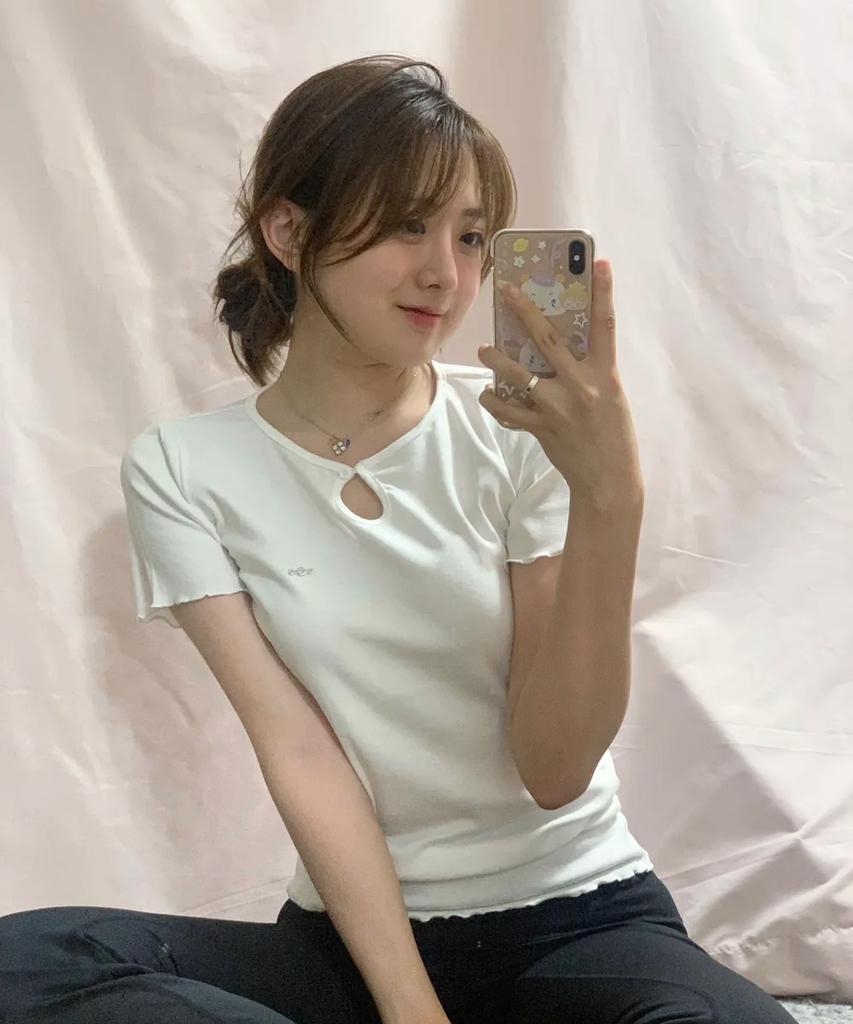Maegolenseoul Metal Tri-Eclipse Keyhole Neck T-Shirt White