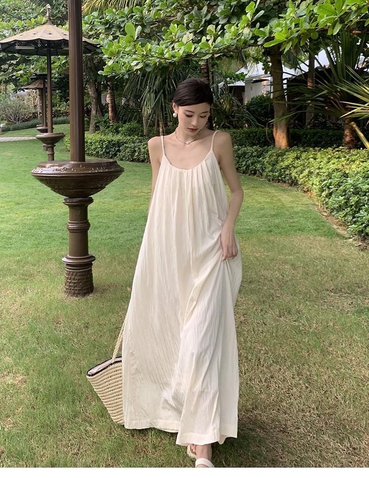 Seaside vacation skirt women's summer new Xishuangbanna design feeling backless and thin suspender dress long skirt