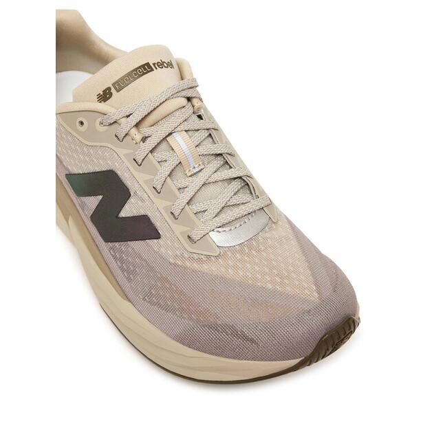 Беговые кроссовки New Balance FuelCell Rebel v5
