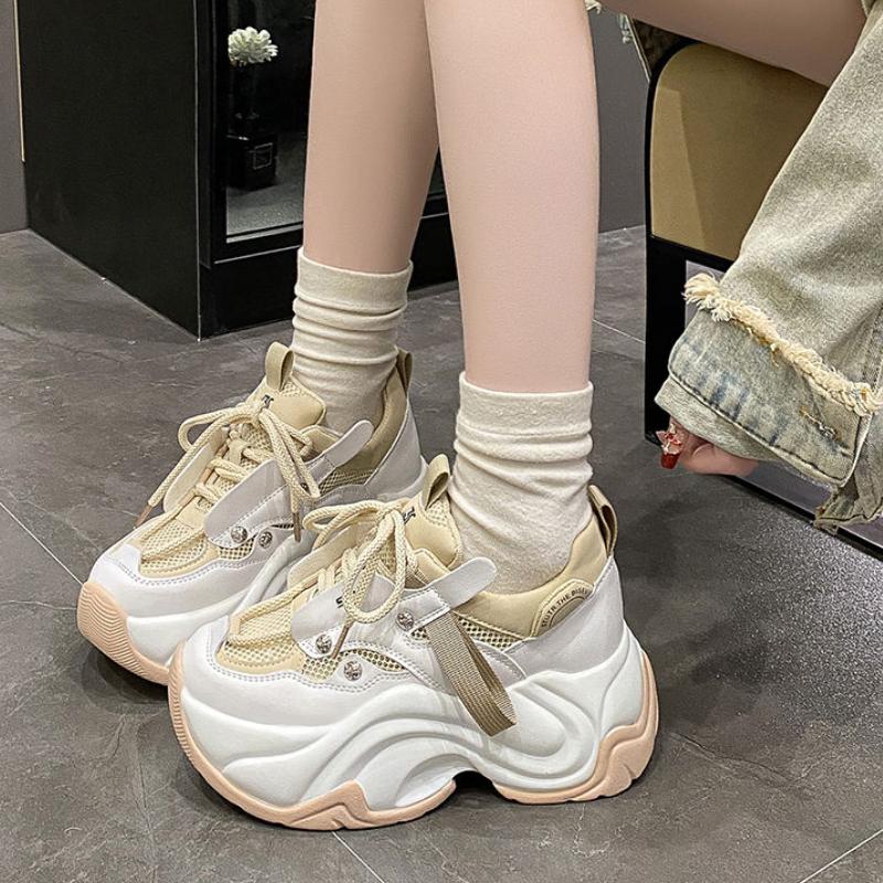 

Модні масивні кросівки Жіноче спортивне взуття на платформі на шнурівці Жіночі кросівки на високих підборах з товстим низом 7 см Жіночі шкіряні кросівки 39 бежевий
