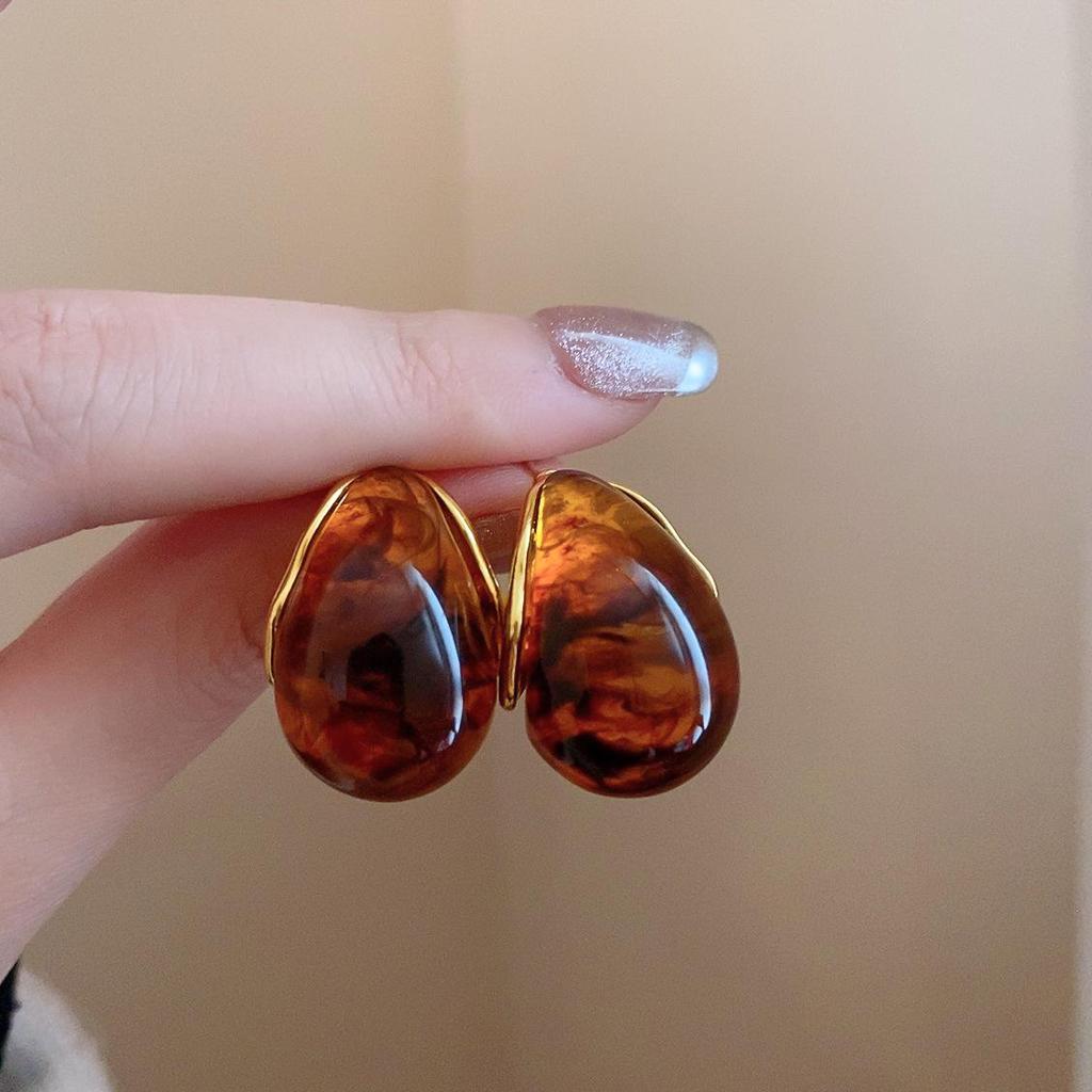 Silver Needle Brown Irregular Stud Earrings - French Light Luxury Retro Niche High-End Jewelry for Women.