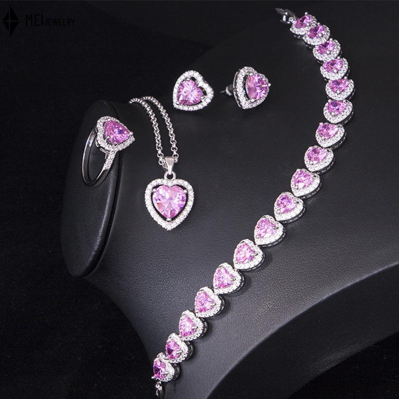 

Новый набор из четырех предметов: розовое колье в форме сердца, серьги, кольца. Набор изысканных украшений с кубическим цирконием в форме сердца. 7