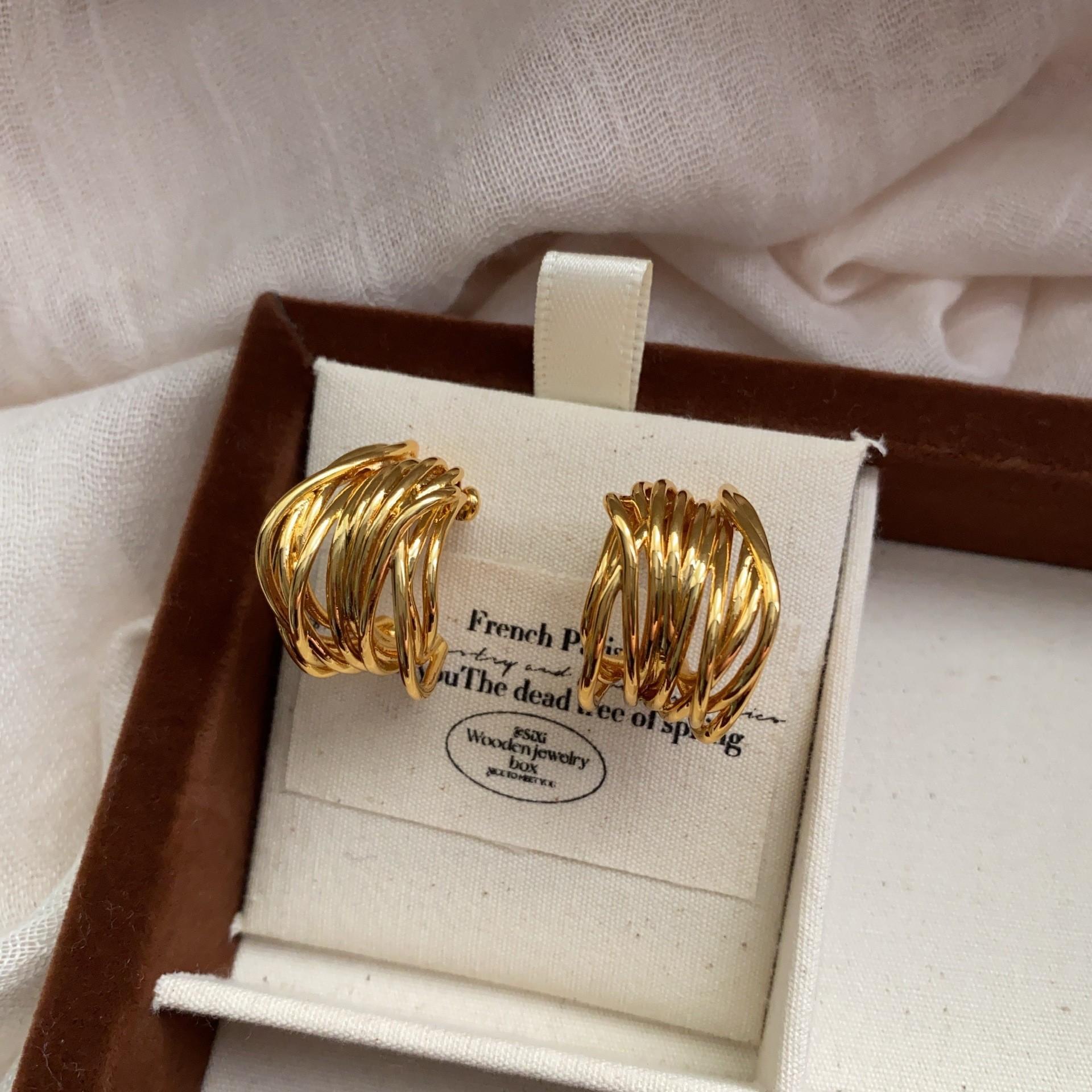 Retro High-End Light Luxury Earrings Niche Design C-Shaped Irregular Rattan Stud Earrings Temperament Fashion Earrings