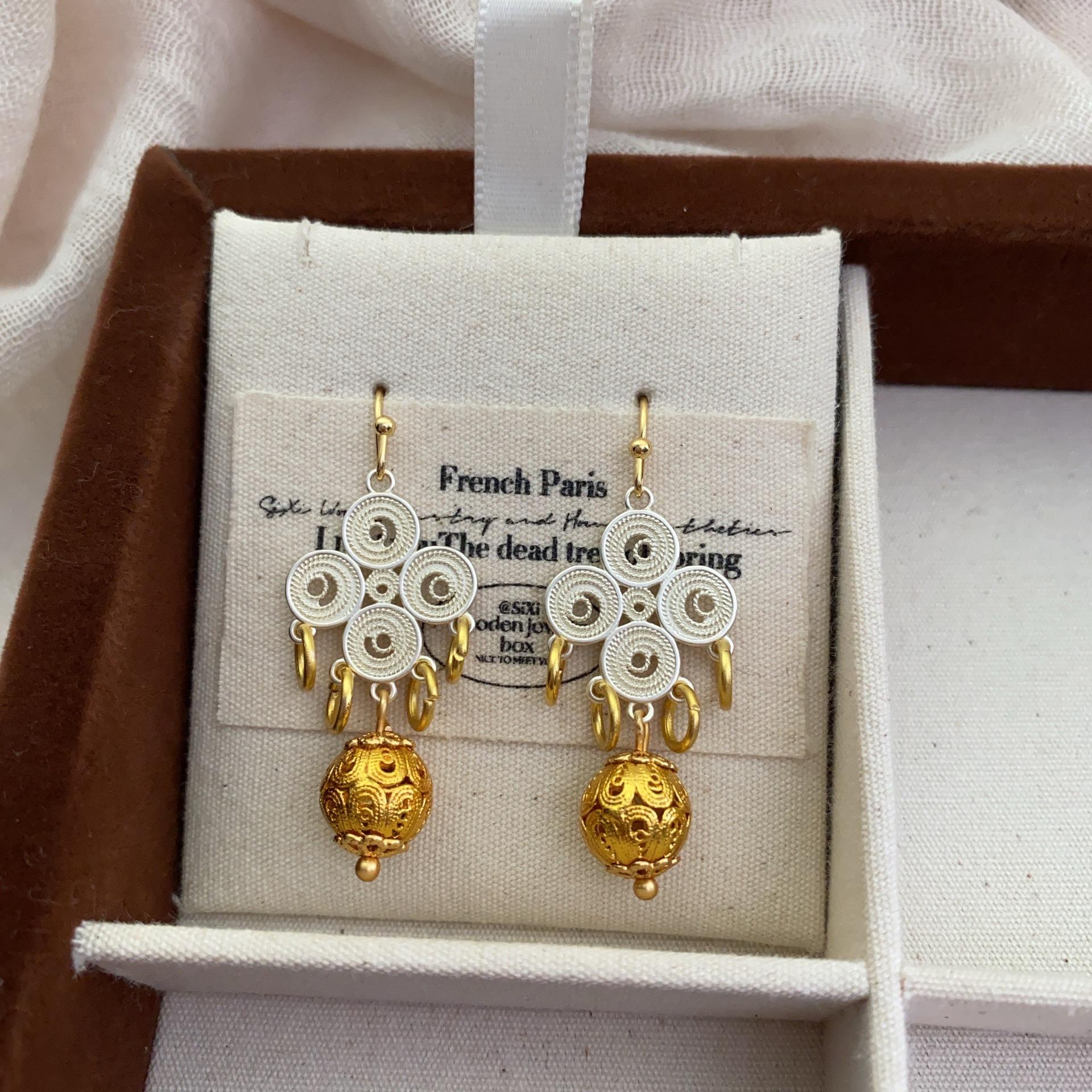 Chinese Style Niche Design Stud Earrings Gold Hollow Pattern Fringed Retro Earrings Temperament Versatile Earrings