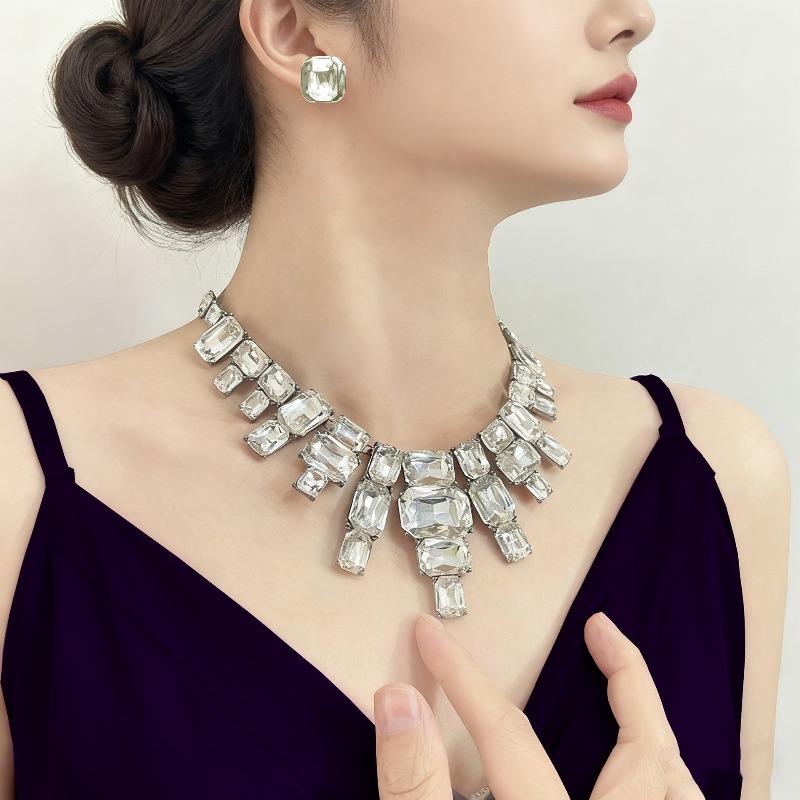 A set of necklace stud earrings fashionable colored crystal necklace jewelry luxury trend square full diamond