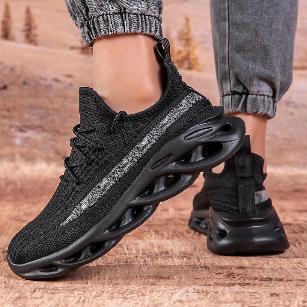 Fashion Luxury Black Men's Sneakers Summer Lightweight Men Shoes Mesh Breathable Shoes for Men Outdoor Platform Sports Running Shoes